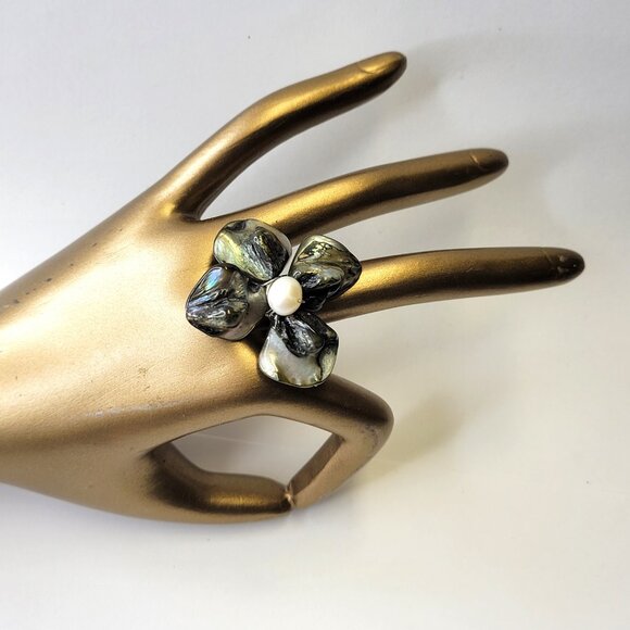 Genuine White Pearl Adjustable Ring with green hues - Picture 2 of 6